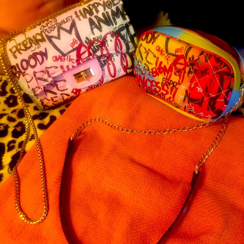 Graffiti Bundle 2 purses !